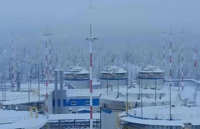 900人苹果30块1个1斤牛肉10多元电子pg西伯利亚-63℃小卖部:全村约(图5) 900人苹果30块1个1斤牛肉10多元电子pg西伯利亚-63℃小卖部:全村约(图5)